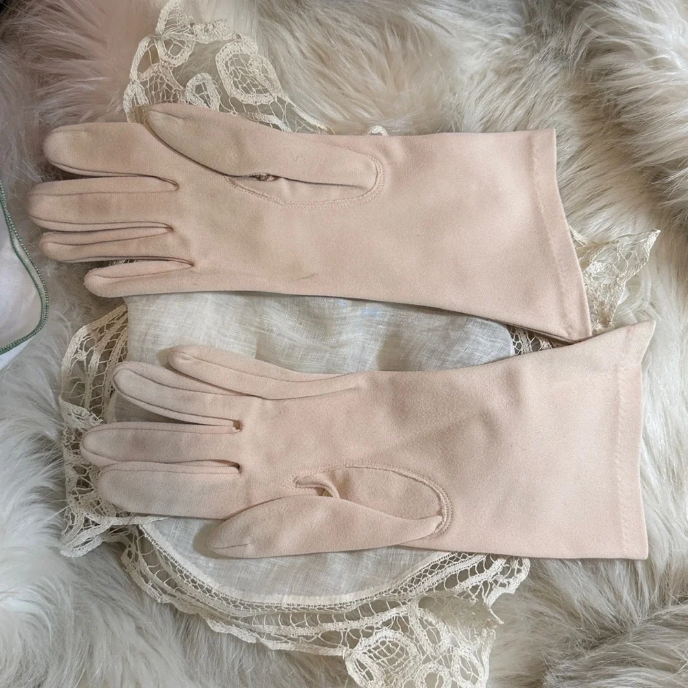 VTG JC Penney gloves vintage fits 6.5-8‎ nude color stretch nylon estate lady’s